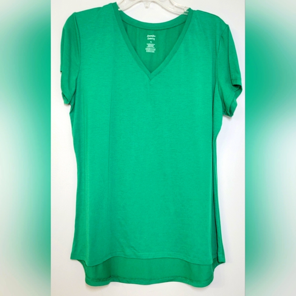 Jennifer Lauren V-neck short sleeve tee XL
